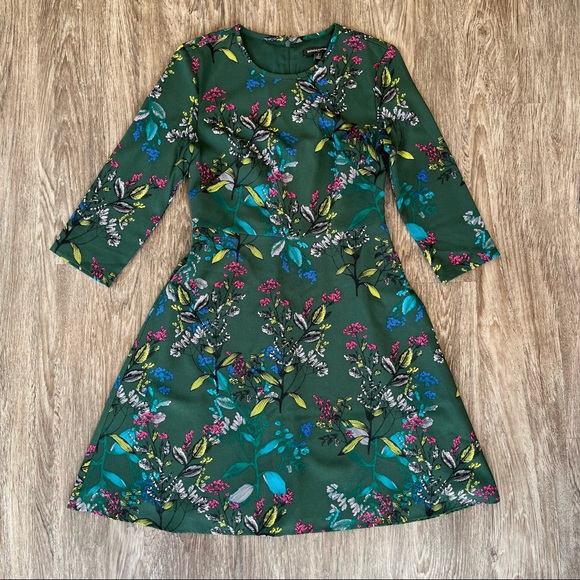Banana Republic Factory Dresses & Skirts - Banana Republic Factory green floral dress with 3/4 sleeves